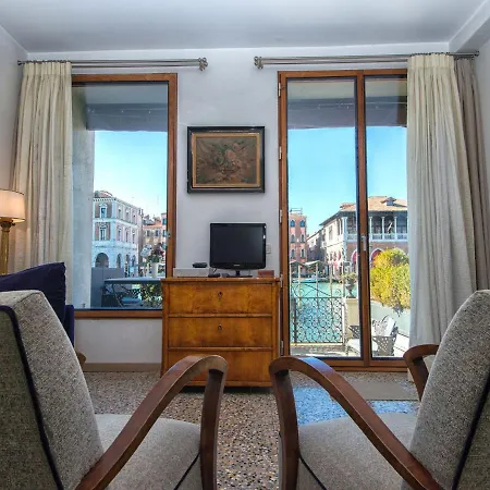 Grimaldi Hermitage Canal Grande View * Velence